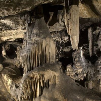 Imagen interior de las cuevas de piñar